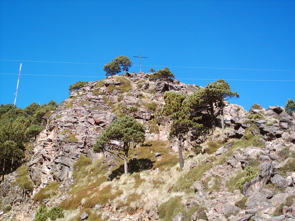 cruz cumbre volcan de agua guatemala