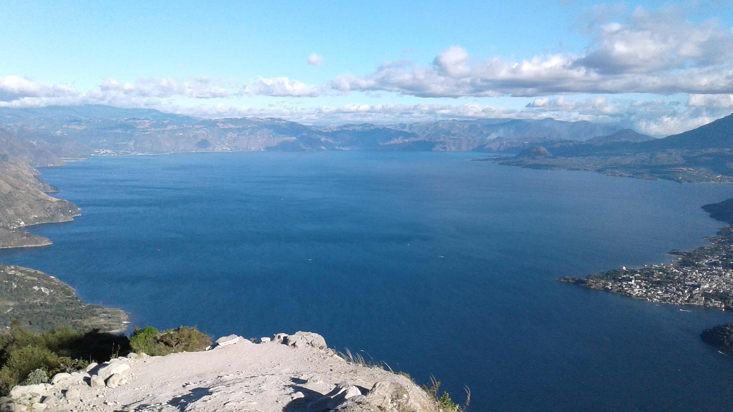 Vista desde la cima en el Rostro Maya, San Juan La Laguna