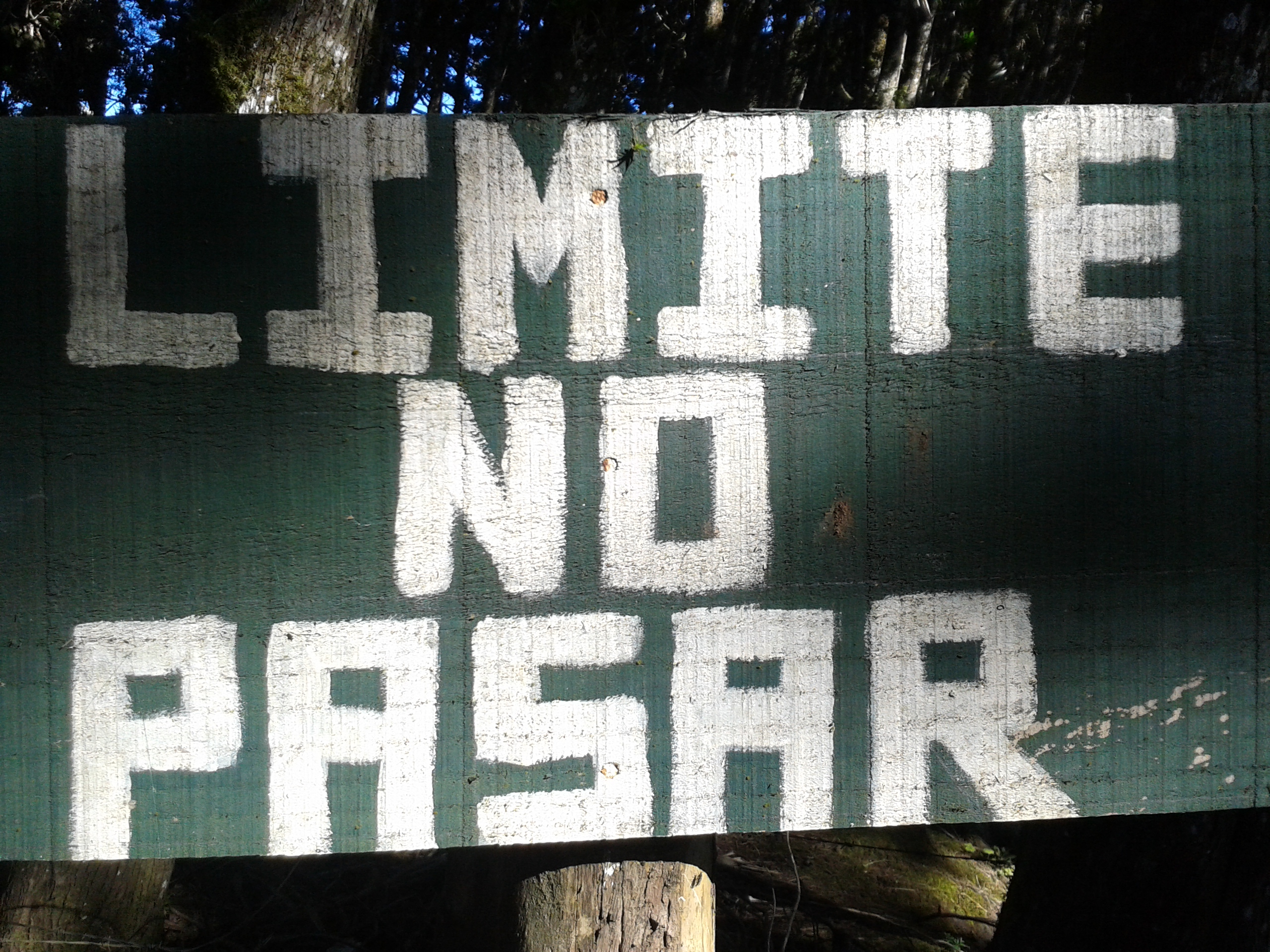 no-pasar-letrero-volcan-ipala-guatemala