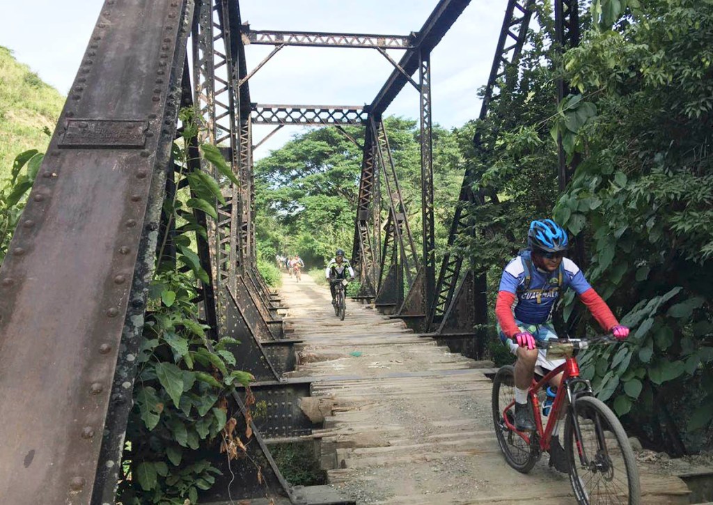 Así fue la travesía en bici por la antigua vía del tren, Sanarate-El&nbsp;Rancho