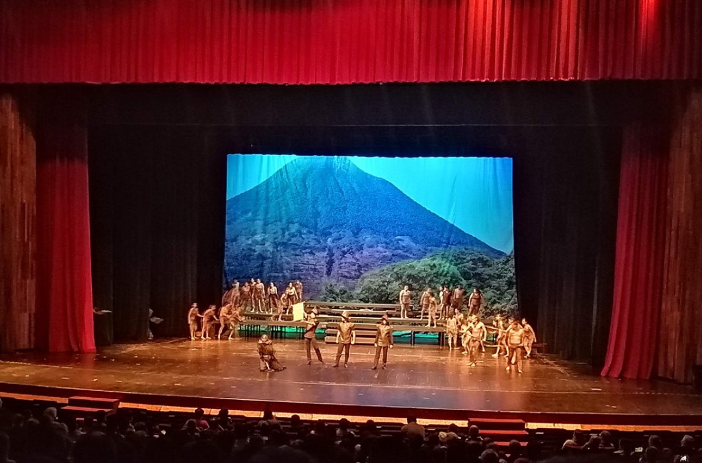 La patria del criollo, de Severo Martínez Peláez, interpretada por el Ballet&nbsp;Folklórico