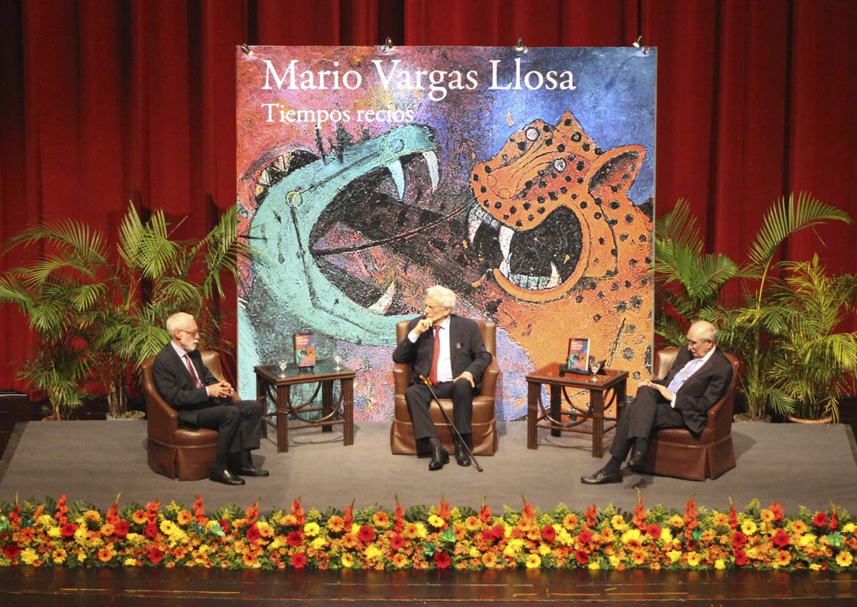 Vargas Llosa en Guatemala para presentar “Tiempos recios”