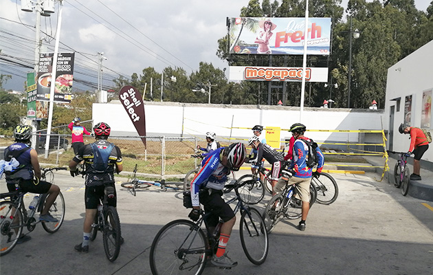 ciclistas en guatemala colazo urbano