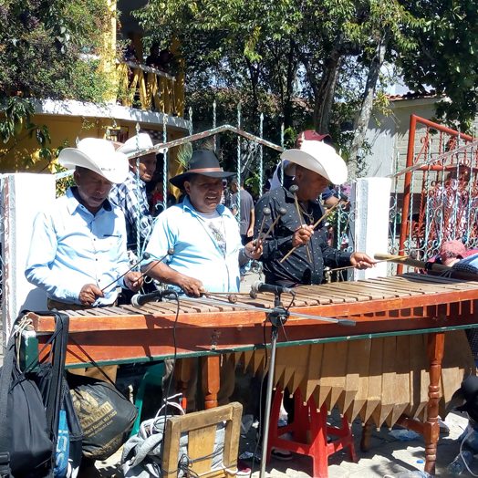 palo-volador-quiche-guatemala-marimba