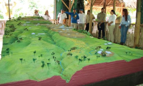 maqueta de takalik abaj