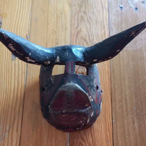 mascara guatemalteca hecha de madera