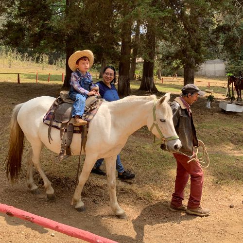 Granja Don Pietro paseo con caballo